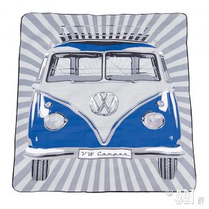 Presentartiklar Beach towel  VW T1 Deluxe Buss and stripes – red www.vwdelar.se